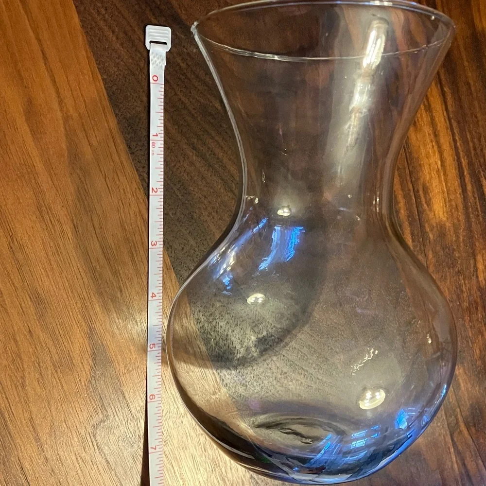 Beautiful small glass vase for flowers - Picture 6 of 7